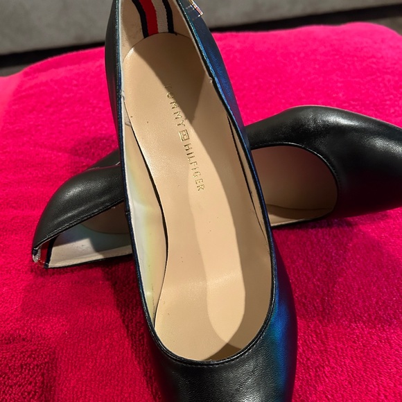 Tommy Hilfiger - Slightly worn Abilene classic pointed toe stacked heel pump - Picture 2 of 3